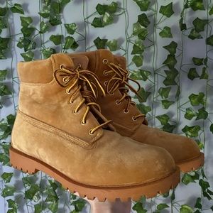 Liliana Boots